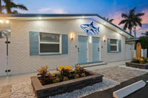 The Shark Tank Cocoa Beach - 2 Units, Steps to Beach, Shops & Bars, Great for Group Stays